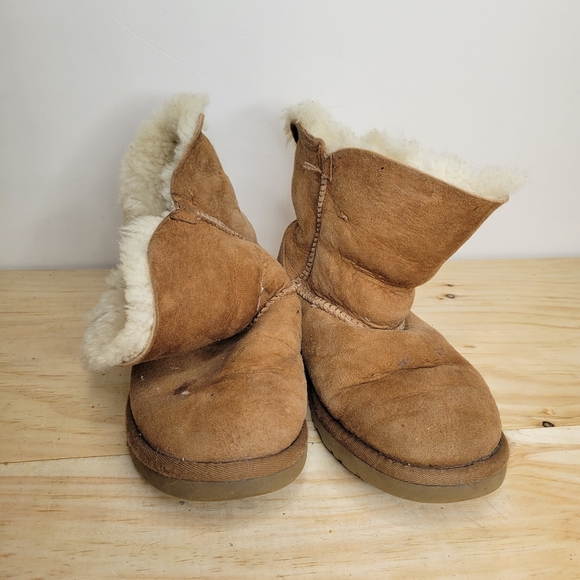 Ugh Bailey button chestnut boots kids 3 - Picture 3 of 6